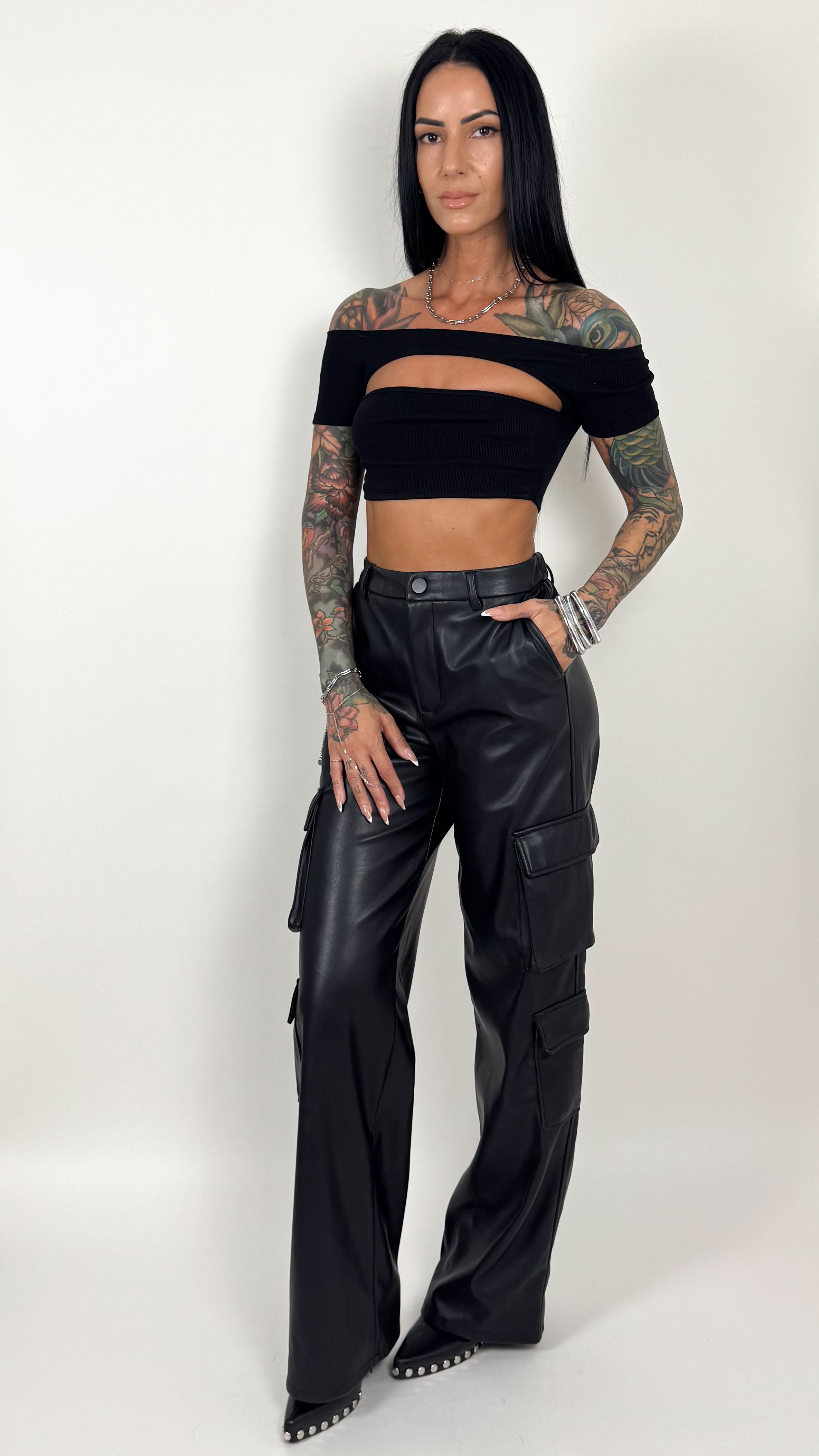 BARE MINIMUM CROP TOP – FOURGUNSDOWN